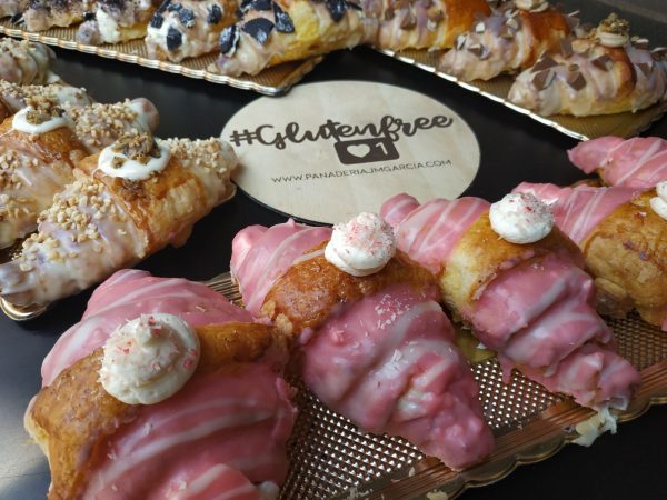 Croissants-pantera-rosa-sin-gluten-www.panaderiajmgarcia.com-panaderia-alicante